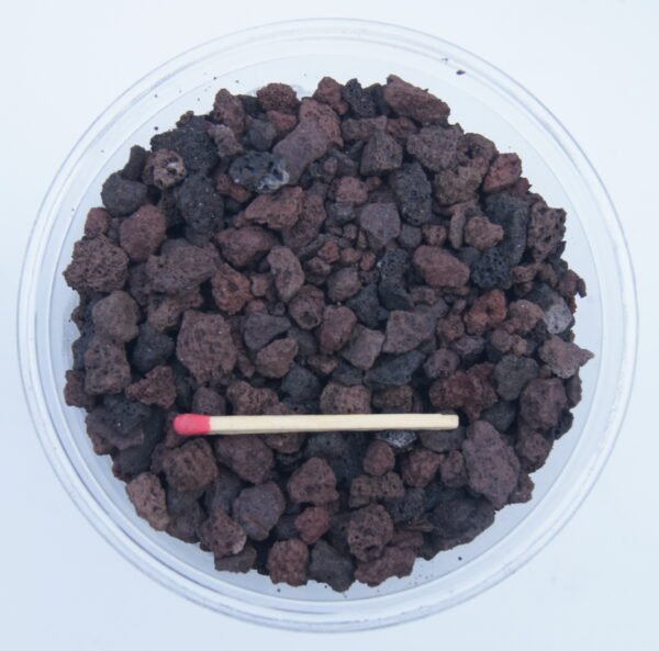 DSC02772 Vulkansk lava rød 2–8 mm